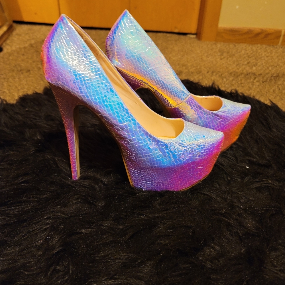 Bumper mermaid snake heel pump